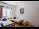 Apartementen Marinka - with backyard; A1(4), A2(4) Zadar - Riviera Zadar  - Appartement - A1(4): slaapkamer