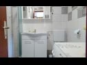 Apartementen Miki - 50 M from the beach : A1(4+1), A2(4+1), A3(4+1) Zadar - Riviera Zadar  - Appartement - A1(4+1): badkamer met toilet