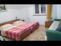 Apartementen Miki - 50 M from the beach : A1(4+1), A2(4+1), A3(4+1) Zadar - Riviera Zadar  - Appartement - A1(4+1): slaapkamer