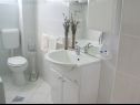 Apartementen Ivan - with large terrace : A1(5) Zadar - Riviera Zadar  - Appartement - A1(5): badkamer met toilet
