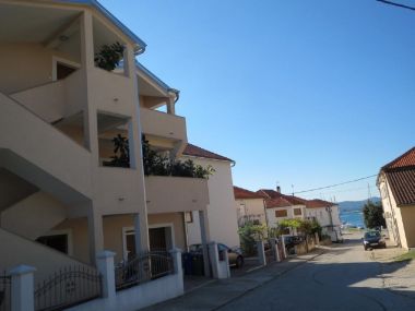 Apartementen Ena - near marina "Kornati": A1(4), A2(2) Biograd - Riviera Biograd 