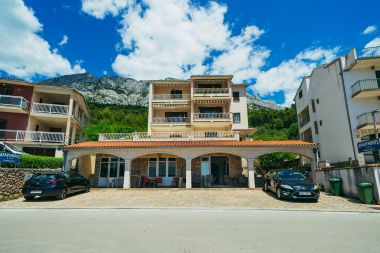 Apartementen Lovre - close to the sea : A1(6), A2(4+1) prizemlje, A3(5) Brela - Riviera Makarska 