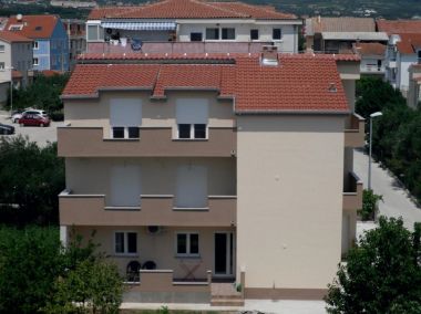 Apartementen Matko-200m from the beach: A1 sjever(2+2), A2 jug(2+2), A3(6+2) Kastel Stafilic - Riviera Split 