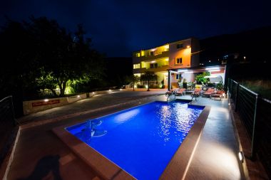 Apartementen Mariska - with swimming pool: A1(6+2), A2(6+2) Podstrana - Riviera Split 