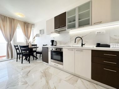 Apartementen Maja - free Wifi: A1(2+1) Split - Riviera Split 