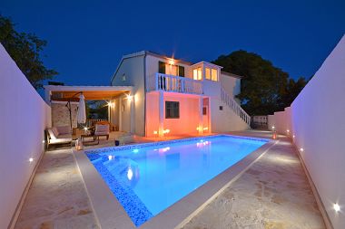 Apartementen Zeljko - with pool : A1(6) Marina - Riviera Trogir 