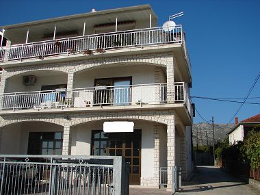 Apartementen Tone - spacious and comfortable: A1 zuti(5+2), A2 plavi(5+2) Trogir - Riviera Trogir 