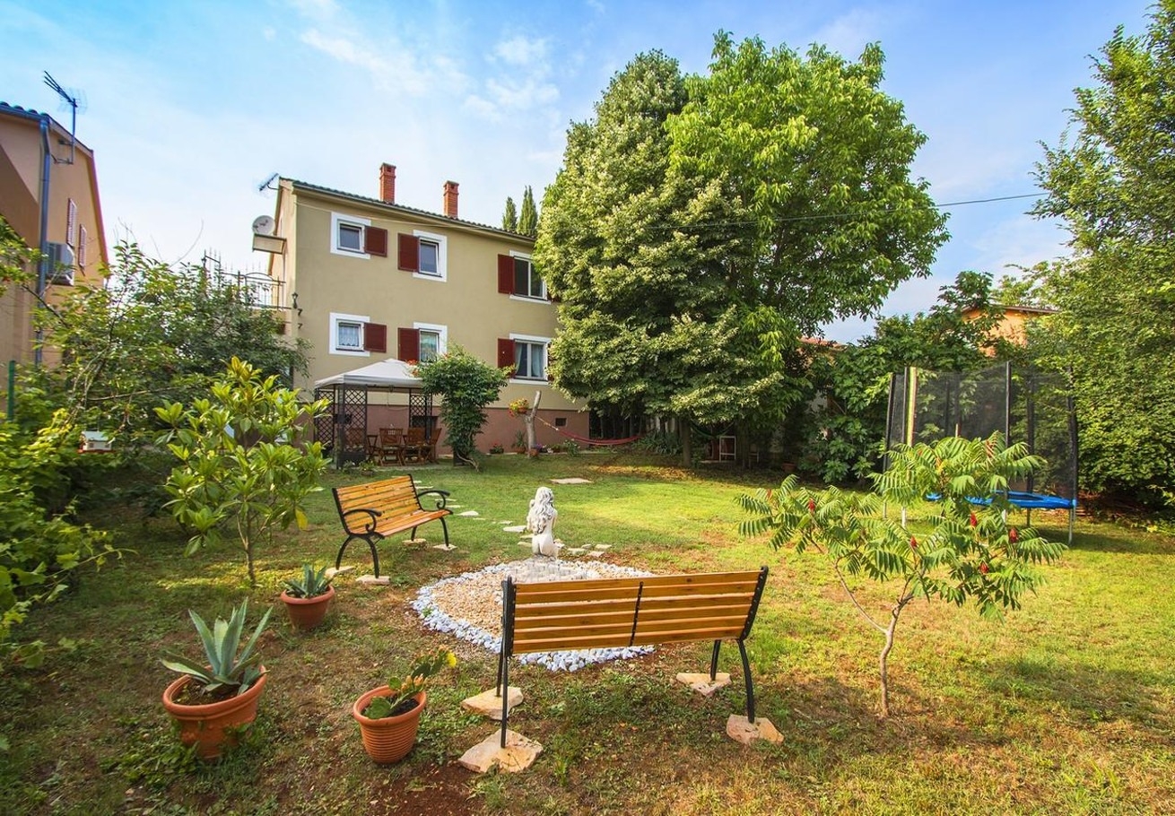Apartementen Ljilja - nice garden: A1(4) Fazana - Istrië 