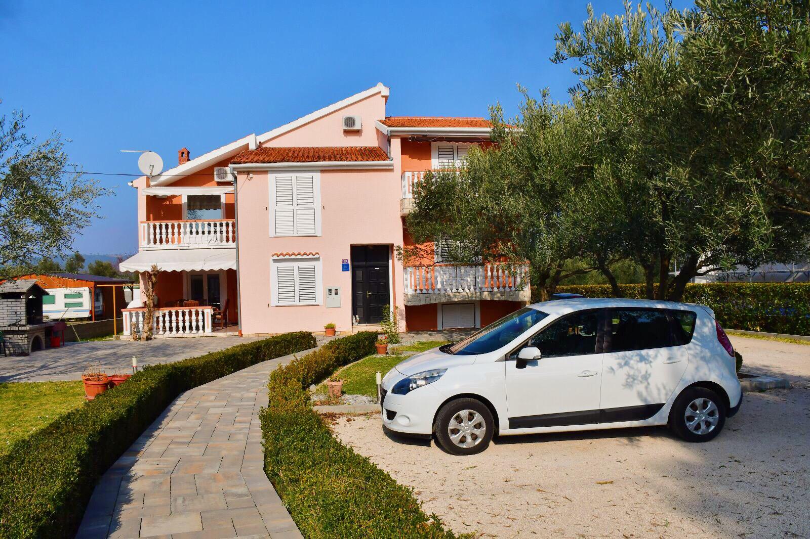 Apartementen Darko - 30 m from beach : A2(3+1), A4(3), SA5(3) Sukosan - Riviera Zadar 