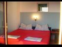 Apartementen Nebo - 80 m from beach: A1 Zeleni (2), A2 Plavi (3), A3 Ljubicasti (4) Pakostane - Riviera Biograd  - Appartement - A1 Zeleni (2): slaapkamer
