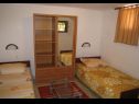 Apartementen Dvor - 20 m from beach: A1(4+1) Turanj - Riviera Biograd  - Appartement - A1(4+1): slaapkamer
