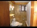 Apartementen Dvor - 20 m from beach: A1(4+1) Turanj - Riviera Biograd  - Appartement - A1(4+1): badkamer met toilet