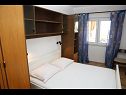 Apartementen Ivo - relaxing & comfortable: A1(4+1) Vrgada (Eiland Vrgada) - Riviera Biograd  - Appartement - A1(4+1): slaapkamer