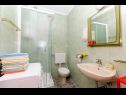 Apartementen Sim - 130 m from sea: A1 Zuti(2+2), A2 Crveni(2+2) Bol - Eiland Brac  - Appartement - A2 Crveni(2+2): badkamer met toilet