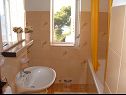 Apartementen Mer - 50m from beach; A1 Meri 1(4+1), A2 Meri 2(2+1) Postira - Eiland Brac  - Appartement - A1 Meri 1(4+1): badkamer met toilet