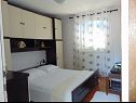 Apartementen Fran - 20m from the sea: A1(6+2) Postira - Eiland Brac  - Appartement - A1(6+2): slaapkamer