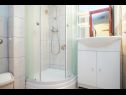 Apartementen Orange - 30m from beach : A1(4) Postira - Eiland Brac  - Appartement - A1(4): badkamer met toilet