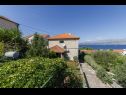 Apartementen Ita 1 - with nice garden: A1 Ita (4), A2 Mariana (4), A3 Ivan (4+2) Postira - Eiland Brac  - uitzicht op zee (huis en omgeving)