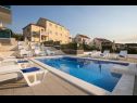 Apartementen Dragan - with pool and seaview: A2(4), A3(5) Postira - Eiland Brac  - huis