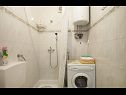 Apartementen Mira - great location & free Bbq: A1(2+2), A2(2+1) Splitska - Eiland Brac  - Appartement - A1(2+2): badkamer met toilet