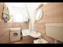 Apartementen Mira - great location & free Bbq: A1(2+2), A2(2+1) Splitska - Eiland Brac  - Appartement - A2(2+1): badkamer met toilet