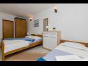 Apartementen Vlado - cosy & afordable: SA1(2), A2(3), A3(5) Supetar - Eiland Brac  - Appartement - A2(3): slaapkamer