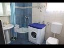 Apartementen Marina - 50m from the beach: A1(4), A2(2) Supetar - Eiland Brac  - Appartement - A1(4): badkamer met toilet