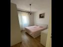 Apartementen Senija - 150 m from beach: A1(4) Supetar - Eiland Brac  - Appartement - A1(4): slaapkamer