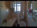 Apartementen Mar - 50 m from beach: A1(4+1), A2(4+1), A3(4+1) Sutivan - Eiland Brac  - Appartement - A2(4+1): badkamer met toilet