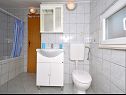 Apartementen Aurelija - 20 m from beach: A1(4+2), A2(4), A3(2+2) Arbanija - Eiland Ciovo  - Appartement - A3(2+2): badkamer met toilet