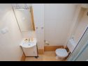 Apartementen Dome - 30 m from beach : A1(4), A2(4), A3(4) Arbanija - Eiland Ciovo  - Appartement - A1(4): badkamer met toilet