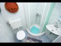 Apartementen Dome - 30 m from beach : A1(4), A2(4), A3(4) Arbanija - Eiland Ciovo  - Appartement - A2(4): badkamer met toilet