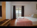 Apartementen Bela2 - great location A1 B1(4), A2 C1(4), A3 D1(4+1) Mastrinka - Eiland Ciovo  - Appartement - A2 C1(4): slaapkamer