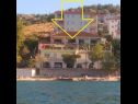 Apartementen Vini - by the sea: A1(2+2), A2(2), A3(4), A4(4), A5(2+2), A6(2+2) Mastrinka - Eiland Ciovo  - huis