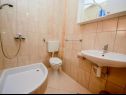 Apartementen Vini - by the sea: A1(2+2), A2(2), A3(4), A4(4), A5(2+2), A6(2+2) Mastrinka - Eiland Ciovo  - Appartement - A6(2+2): badkamer met toilet