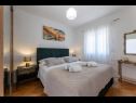 Apartementen Nick - jacuzzi & seaview: A1(4+1) Mastrinka - Eiland Ciovo  - Appartement - A1(4+1): slaapkamer