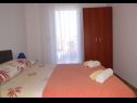 Apartementen Tomislav - 120 m from beach: A1(2), A2(2) Okrug Donji - Eiland Ciovo  - Appartement - A1(2): slaapkamer