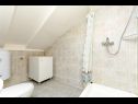 Apartementen Bozo - 100m to the sea: A1(4), A2(4), A3(4), A4(4), A5(4) Okrug Donji - Eiland Ciovo  - Appartement - A5(4): badkamer met toilet