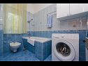 Apartementen Ljuba - nice garden: A2(4+1) Plavi, A4(8+1), A1(2+2) Okrug Gornji - Eiland Ciovo  - Appartement - A4(8+1): badkamer met toilet