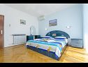 Apartementen Ljuba - nice garden: A2(4+1) Plavi, A4(8+1), A1(2+2) Okrug Gornji - Eiland Ciovo  - Appartement - A4(8+1): slaapkamer