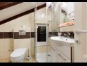 Vakantiehuizen ReCa H(7+1) Okrug Gornji - Eiland Ciovo  - Kroatië  - H(7+1): badkamer met toilet