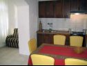 Apartementen Doria - 20m from beach: A1 Grego(4), A3 Doric(4), A4 Teuta(2+2) Okrug Gornji - Eiland Ciovo  - Appartement - A1 Grego(4): keuken en eetkamer