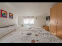 Apartementen Branko - 60m from the beach: SA1 (3+1), A2 (4), A3 (4) Okrug Gornji - Eiland Ciovo  - Appartement - A3 (4): slaapkamer