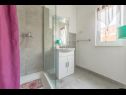Apartementen Branko - 60m from the beach: SA1 (3+1), A2 (4), A3 (4) Okrug Gornji - Eiland Ciovo  - Appartement - A2 (4): badkamer met toilet