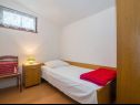 Apartementen Dane - 30m from the sea: A1(4+1), A2(4+1), A3(3+2), A4(2+3) Okrug Gornji - Eiland Ciovo  - Appartement - A2(4+1): slaapkamer