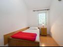 Apartementen Dane - 30m from the sea: A1(4+1), A2(4+1), A3(3+2), A4(2+3) Okrug Gornji - Eiland Ciovo  - Appartement - A2(4+1): slaapkamer