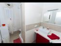 Apartementen Duga - beachfront & seaview : A1(4+1), A2(4+1) Okrug Gornji - Eiland Ciovo  - Appartement - A2(4+1): badkamer met toilet