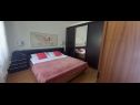 Apartementen Stana - 200m from the sea: A1(4), A2(2+1), A3(2) Okrug Gornji - Eiland Ciovo  - Appartement - A1(4): slaapkamer