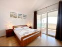 Apartementen Mari - 150 m from sea: A1(2+1), A2(2+1), A3(2+1), A4(2+1) Okrug Gornji - Eiland Ciovo  - Appartement - A1(2+1): slaapkamer