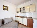 Apartementen Mari - 150 m from sea: A1(2+1), A2(2+1), A3(2+1), A4(2+1) Okrug Gornji - Eiland Ciovo  - Appartement - A4(2+1): keuken